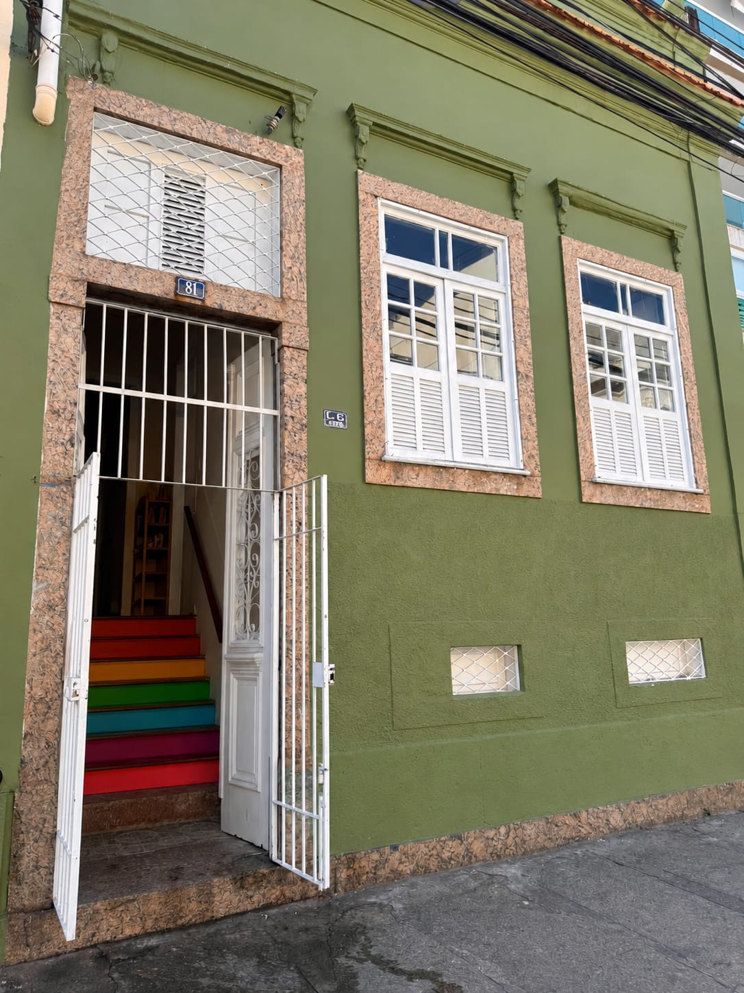 Fachada do Abacateiro Botafogo Petit
