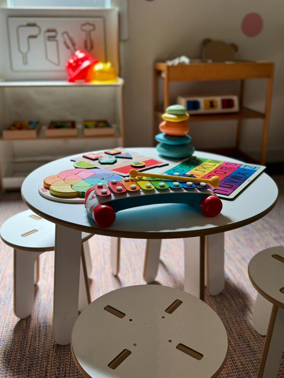 Cantinho infantil com brinquedos educativos