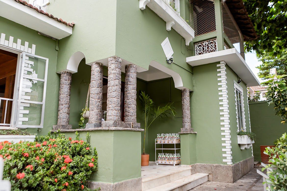 Fachada do Abacateiro Méier