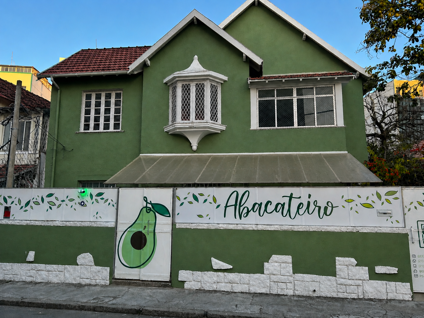 Fachada do Abacateiro Tijuca